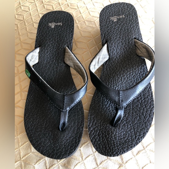 Sanuk Shoes - Sanuk Flip Flop sandals